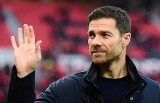 阿隆索告别皇马，欧洲足坛多队抛出执教橄榄枝