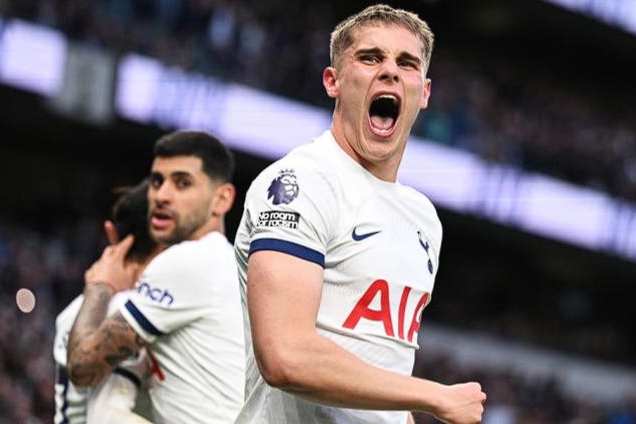 舍伍德谈范德芬转会:曼联或加入激烈争夺